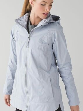 Lululemon Fo Drizzle Jacket {Rain Supreme)
Silver Fox